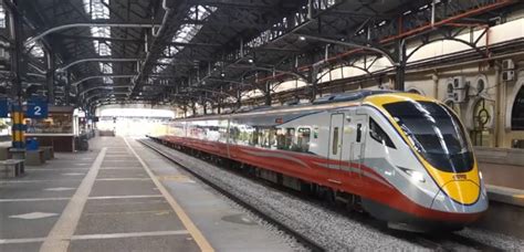 KTM Train from Johor Bahru to Kuala Lumpur (JB .